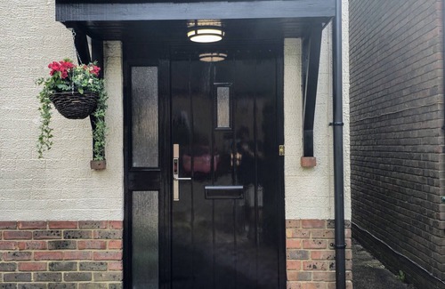 Horley House | Grassmere | 3BR House | Private Garden & Parking