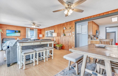 Orleans House | Grassy Knoll Retreat on the Big Spirit Lake