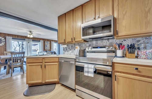 Orleans House | Grassy Knoll Retreat on the Big Spirit Lake