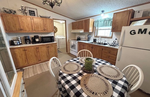 Wilderness House | Grassy Meadow Getaway - HOT TUB!