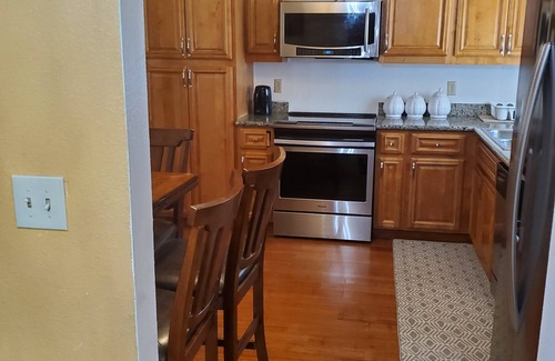 Lynnwood House | Grate location! Walking distance to park, dinning and beach.