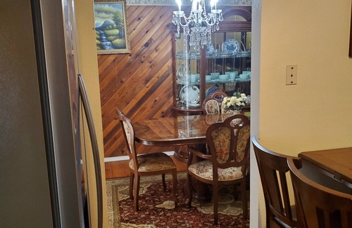 Lynnwood House | Grate location! Walking distance to park, dinning and beach.