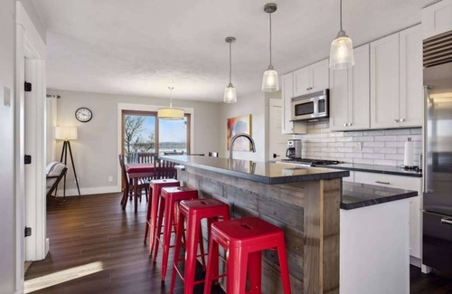 Hayward House | Gratitude Up North On Round Lake