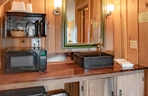 Syria Cabin | Graves Mountain Farm & Lodges