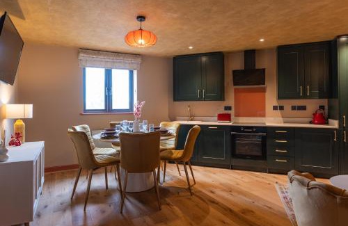 Easton Apartment | Gray - 2 Bedroom Luxury Apartment by Mint Stays