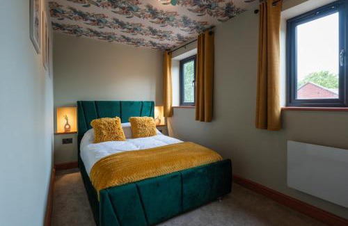 Easton Apartment | Gray - 2 Bedroom Luxury Apartment by Mint Stays