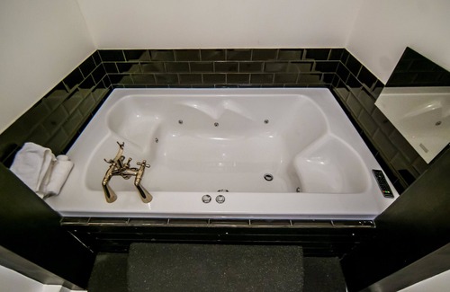 Cholderton Hotel | Gray Manor Hotel