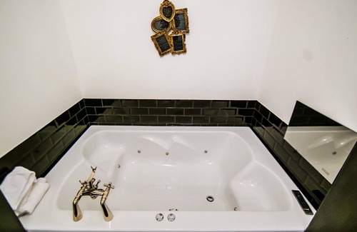 Cholderton Hotel | Gray Manor Hotel