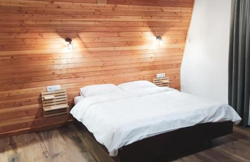 Voineasa Cabin | Gray River Resort