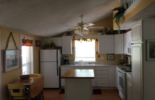 Frankfort House | Gray's Cottage - The Beach is Calling - Steps to the beach and downtown