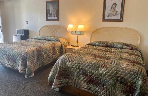 Manistique Hotel | Gray Wolf Lodge