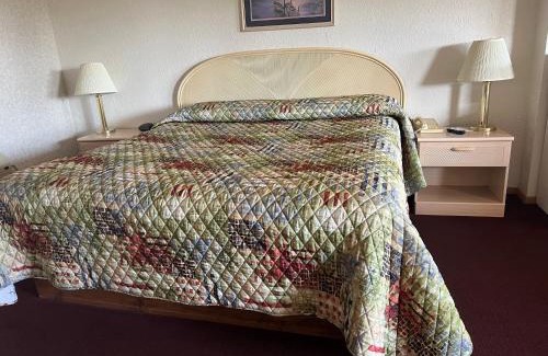 Manistique Hotel | Gray Wolf Lodge