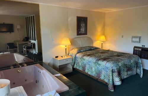 Manistique Hotel | Gray Wolf Lodge