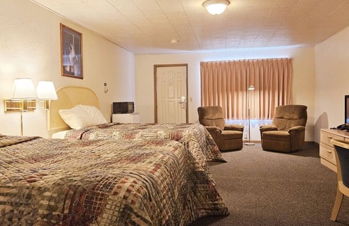 Manistique Hotel | Gray Wolf Lodge