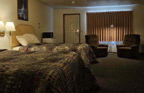 Manistique Hotel | Gray Wolf Lodge