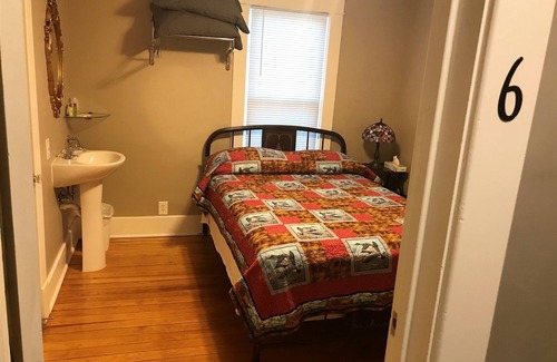 Fairbury Bed & Breakfast | Grayhouse Inn - Room #6