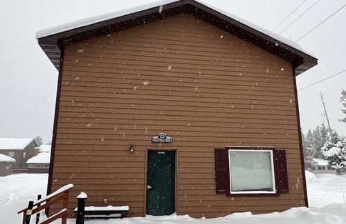 West Yellowstone Cabin | Grayling Creek Cabin 122B, 2 Bedrooms 1.5 Bath Cabin 2 Minutes to Yellowstone