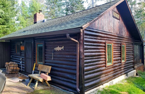 Grayling Cabin | Grayling, MI - Fisherman's Log Cottage on the "Holy Waters" of the AuSable River