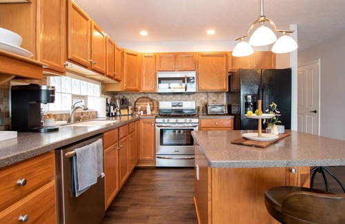 South Lima House | Grayshores Getaway: Spectacular Sunrise Views on Conesus Lake!