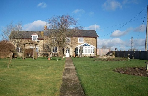 Bridport Cottage | GRAZELAND COTTAGE, pet friendly, with a garden in Bridport
