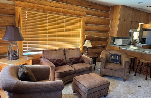 Cooke City-Silver Gate Apartment | Great 1 bedroom apartment in Cooke City
