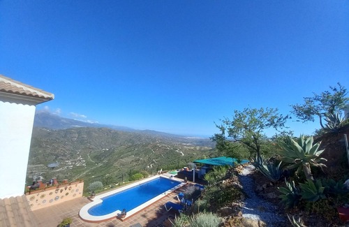 Comares Apartment | Great 1 Bedroom Studio with wonderful views, Swimming Pool and Jacuzzi