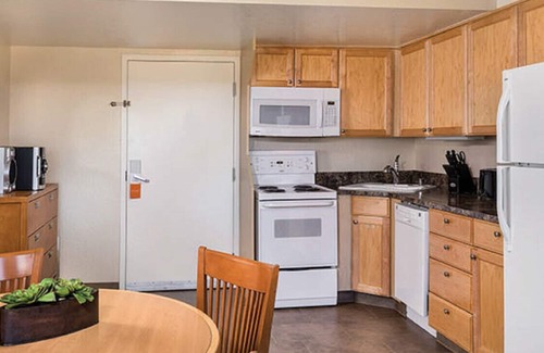 Downtown Reno Condo | Great 1BD condo with resort amenities take in all Reno has to offer
