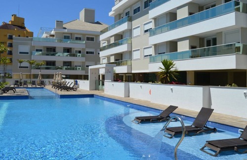 Ingleses Centro Apartment | GREAT 2 BEDROOM APARTMENT, STROLL OF GULLS - COND. WITH POOL AND PLAYGROUND.