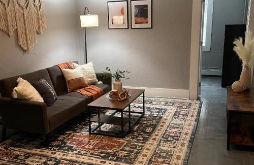 Sherman Hill Apartment | Great 2 bedroom getaway near downtown