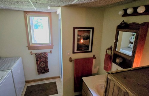 Middleville House | Great 2 bedroom home in the country and close to shopping and wildlife.