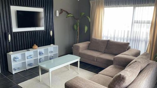 Hibberdene House | Great 2 bedroom home 100m from the beach