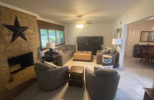Tuscaloosa House | Great 2-bedroom house for Gamedays of a Family getaway! Only 2.8 miles to BDS!