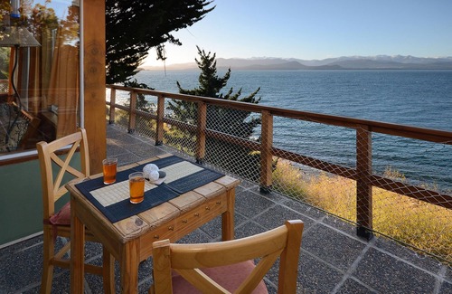 San Carlos de Bariloche House | GREAT 3BEDR HOME ON THE LAKE SHORE (H50)