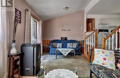 Arden House | Great 3-Bed Oak cottage located in the heart of Land O’Lakes Frontenac region.