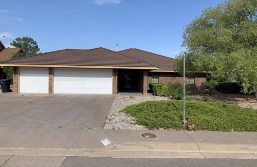 Alamogordo House | Great 3 Bedroom, 2 bath house near golf course with fully stocked kitchen