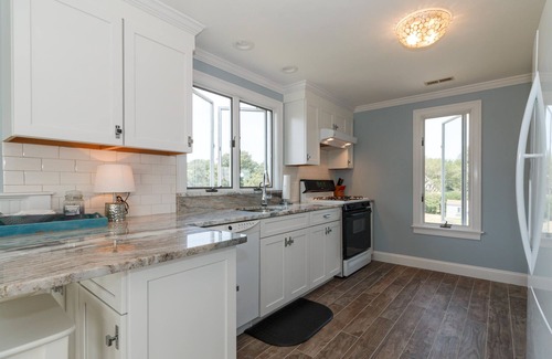 Falmouth House | Great 4 Bedroom home with a lovely upper deck with views of Nantucket Sound