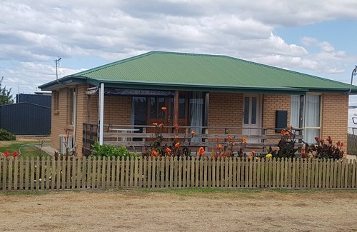 Swansea Cottage | Great accommodation. Full bath, Quiet area. House to yourself & close beaches.