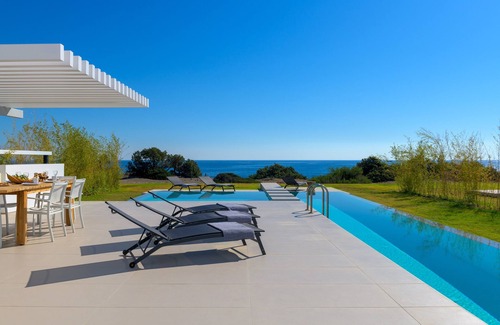 Gennadi Villa | Great Albatross Beach Front Villa