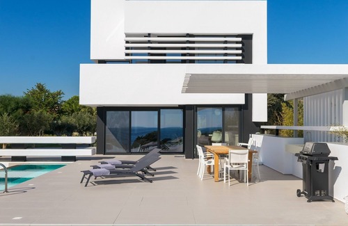 Gennadi Villa | Great Albatross Beach Front Villa