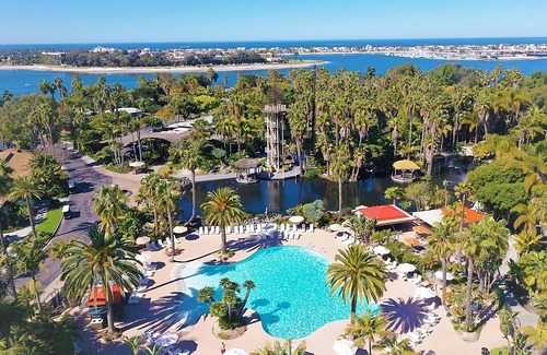San Diego Hotel | Great Amenities! Five Pools Onsite! Close to San Diego Airport & Mission Beach!