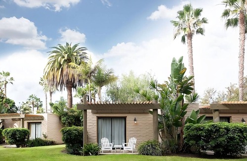 San Diego Hotel | Great Amenities! Five Pools Onsite! Close to San Diego Airport & Mission Beach!