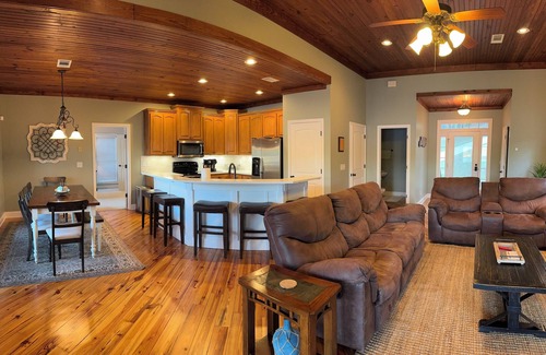 Pleasure Point House | Great Auburn game day location!