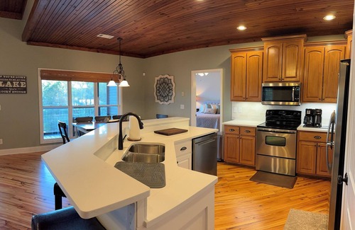Pleasure Point House | Great Auburn game day location!