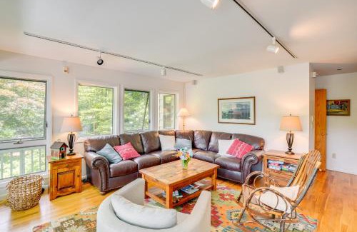 Glendale House | Great Barrington Lakeside Getaway with Kayak and Grill