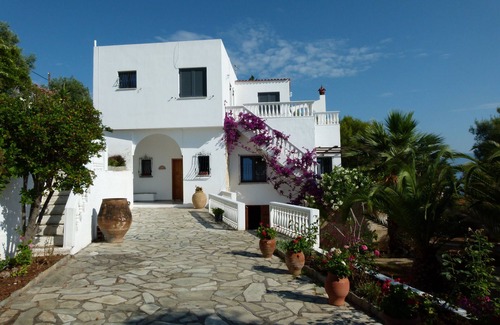 Theologos Villa | Great beachfront villa with private pool and garden for 10/12 people