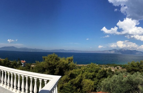 Theologos Villa | Great beachfront villa with private pool and garden for 10/12 people