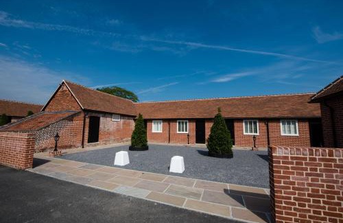 Ramsden Heath Hotel | Great Blunts Stables - Stock Brook Manor Golf Club