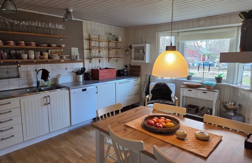 Brastad Cabin | Great cabin - right by the sea in a scenic area.