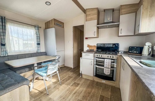 Harwich House | Great caravan with modern furnishings at Dovercourt Holiday Park ref 44007D