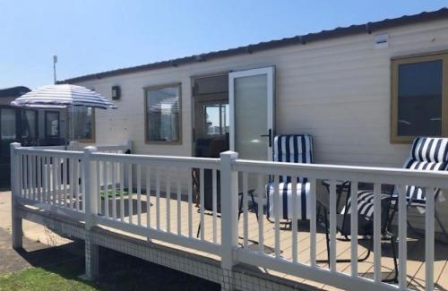Harwich Other | Great Caravan With Decking At Dovercourt Holiday Park Ref 44002F